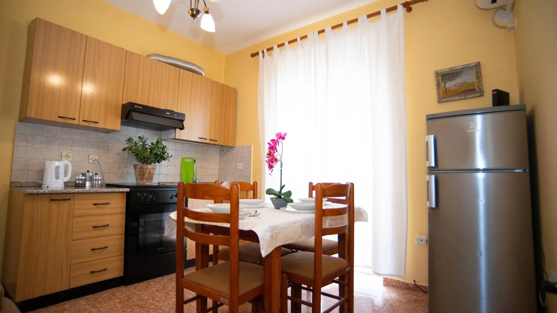 Apartment Excellent Location At Scanderbeg Square Tirana